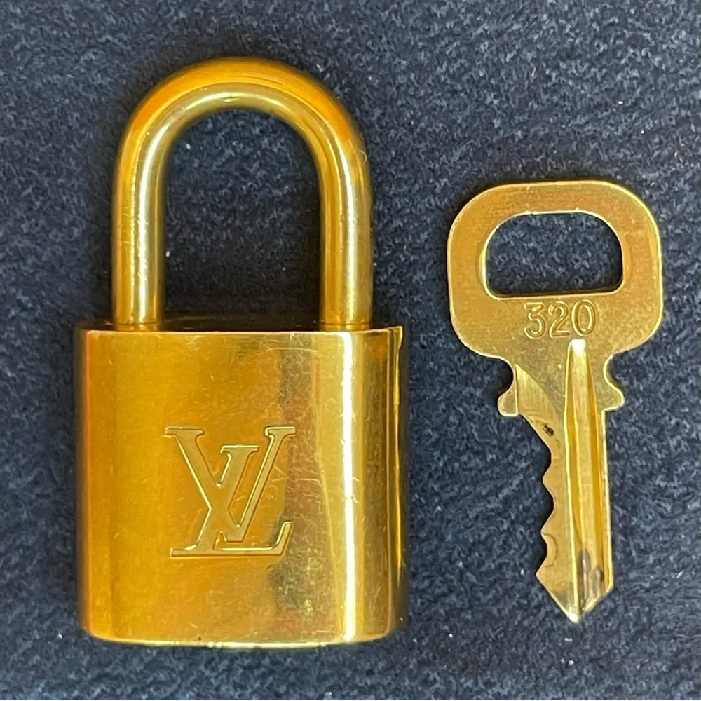 Vintage Louis Vuitton 320 Lock & Key!